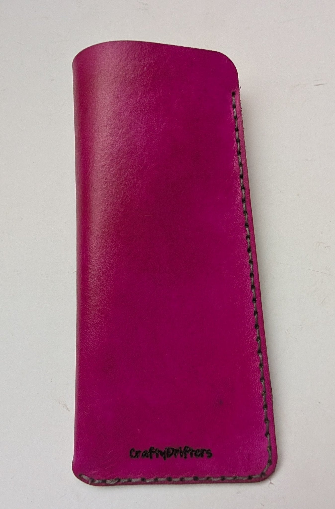 CraftyDrifters Glasses case in Fuchsia hand dyed leather