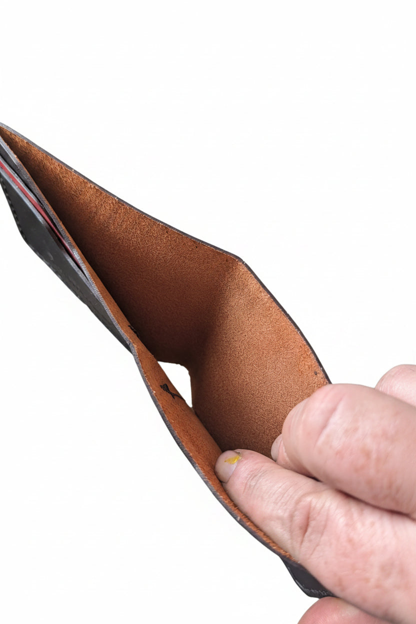 Bi-Fold four pockets and a full length cash fold