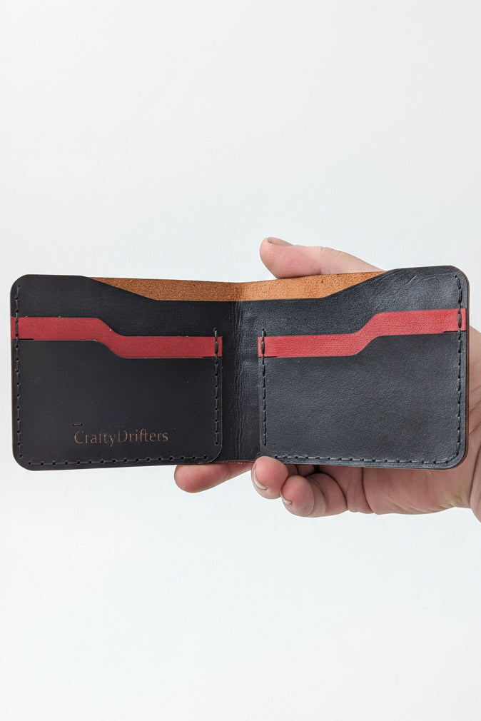 Bi-Fold four pockets and a full length cash fold