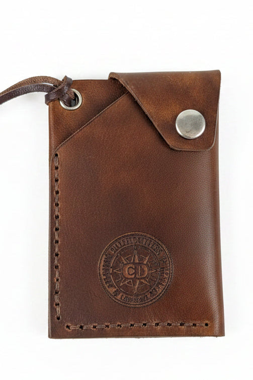 Compact flap top card holder fitting up to 8 cards and notes for organized daily carry