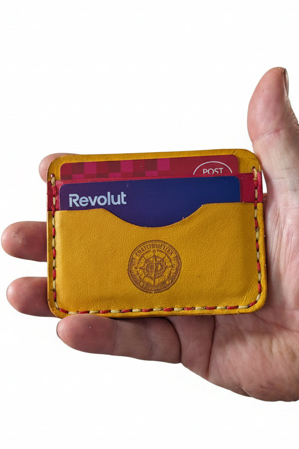 The Joker 5 pocket card sleeve in hand-dyed leather with secure pockets for cards and cash