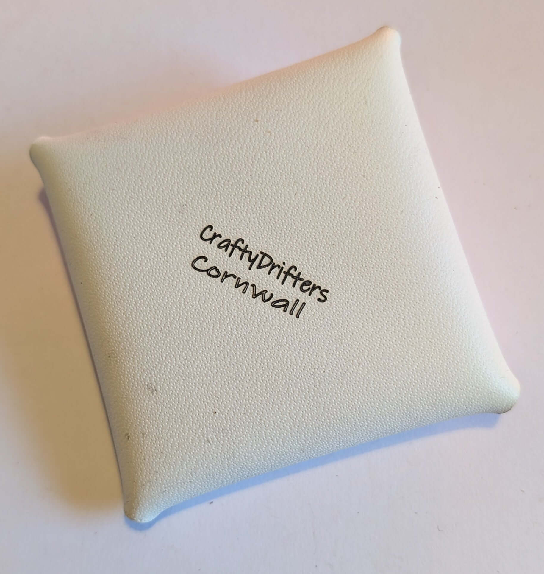CraftyDrifters Cornwall coin purse with stitch free leather design